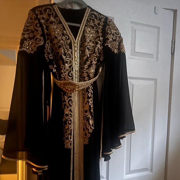 Abaya with belt - Picture 2 of 4